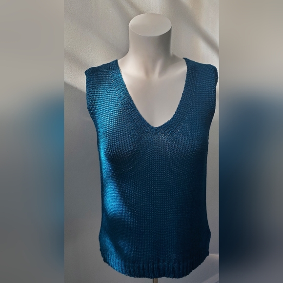Anne Klein Tops - 🔥HostPick🔥ANNE KLEIN-size S petite-vintage knit cami top - V-neck - blouse